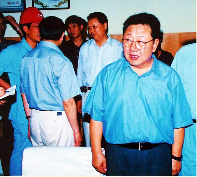 On June 6, 2002, Chen Kuiyuan (first from right), the then Secretary of the Henan Provincial Party Committee of the Communist Party of China, went to Zhongyuan Dahua for investigation.