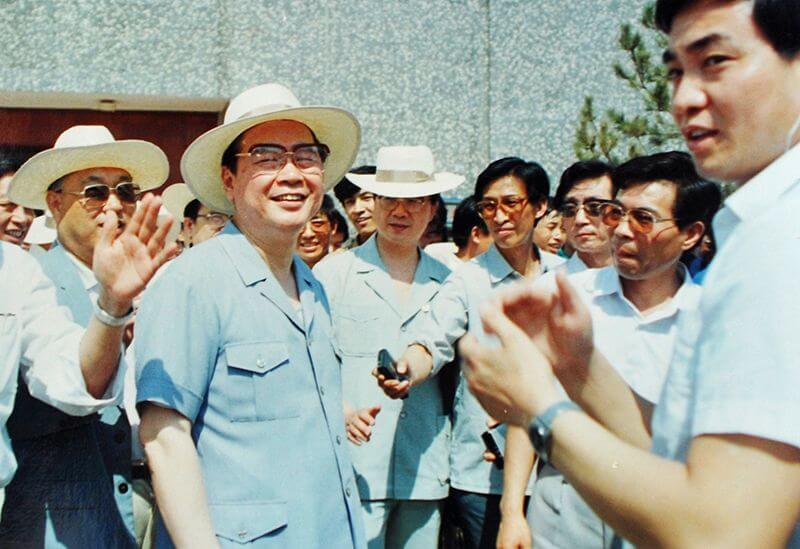 On June 12, 1990, Li Peng, the then Premier of the State Council, visited Zhongyuan Dahua and wrote an inscription: 